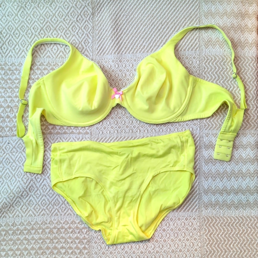 VTG VS Bra & Panty Set